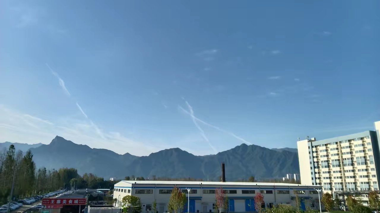 我在比亚迪上班，这个月是夜班，一个月的夜班。我们厂子基本都是一个月倒班一次，一个月的白班一个月的夜班