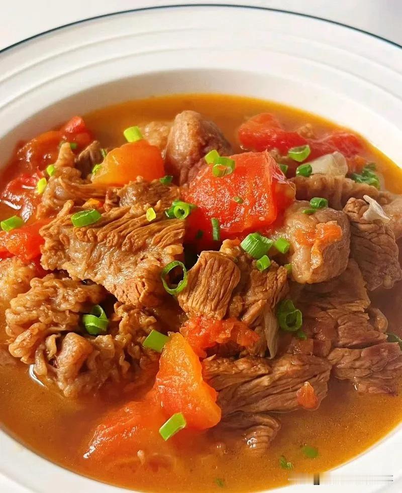 家人们！就因为这锅番茄炖牛腩，我今天笑到合不拢嘴！😂本来上班累得蔫蔫的，