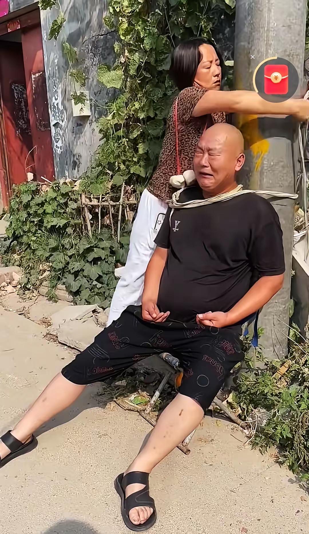 年轻时欠的债，老了绑在电线杆上还！