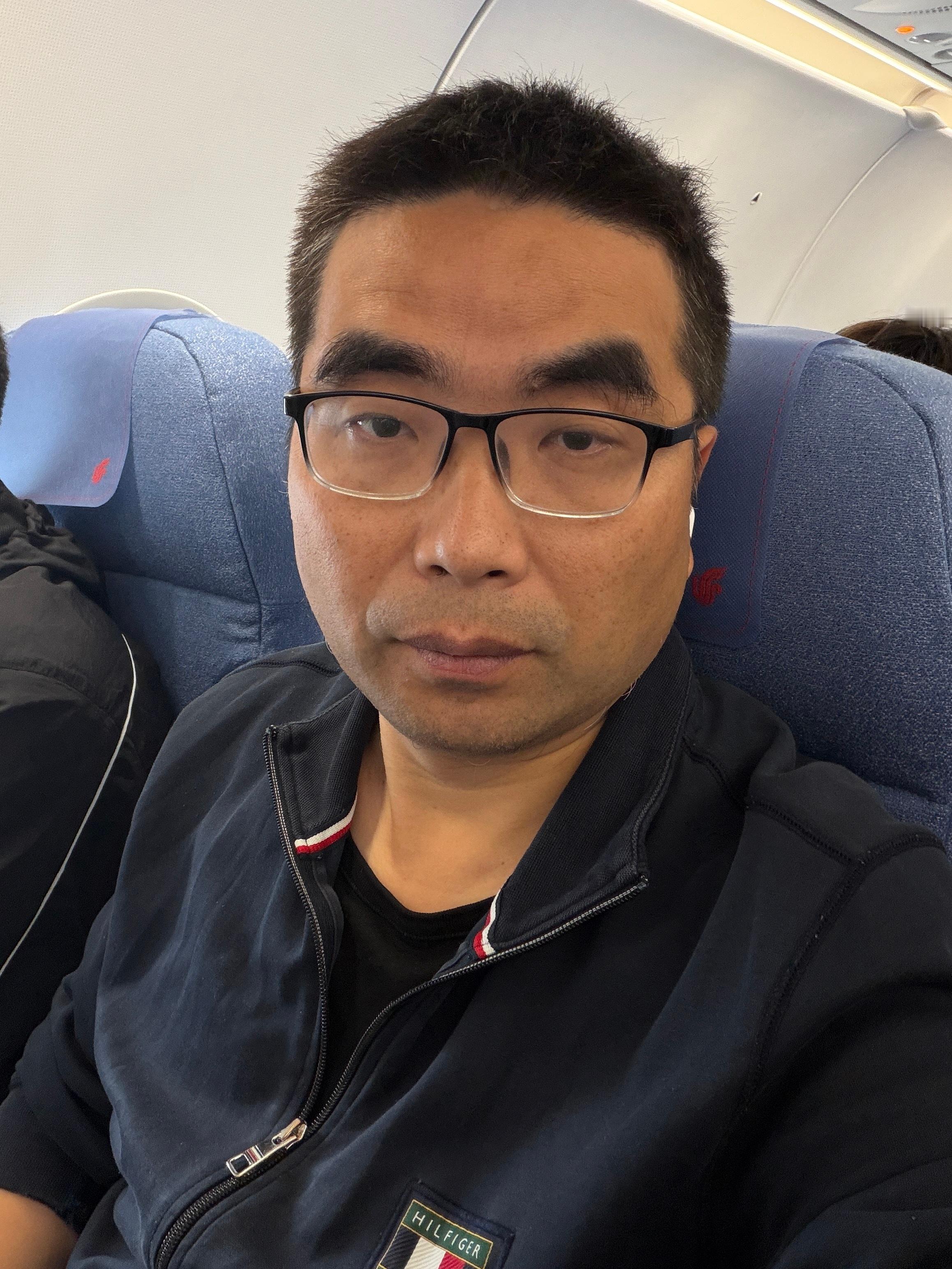 去成都出差，年初83kg，现在77kg，目标70kg，加油努力。