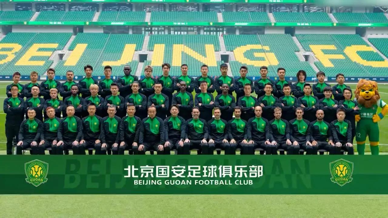 国安重回正轨，靠的不是引援补强。首先是主帅战术思路定型，不再反复摇摆阵型。