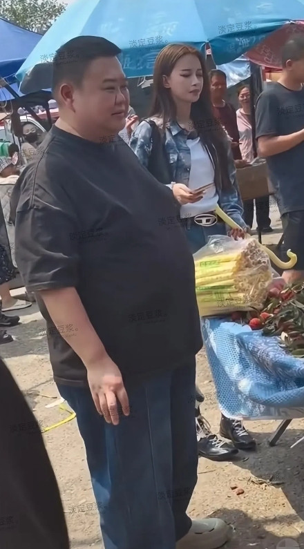 我很纳闷？同样是说相声的，而且是搭档，为啥岳云鹏红的一塌糊涂，而孙越却不温不火的