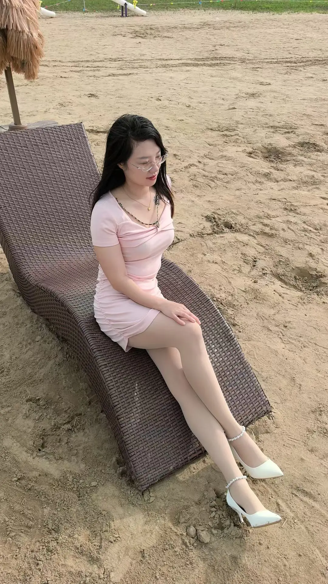 夏天这不是来了吗？丝袜娜来了。
