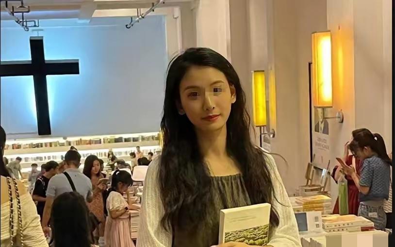 三观震碎！晋江25岁女幼师，跟学生家长搞到了一起。东窗事发也绝了！原配抓包后，女