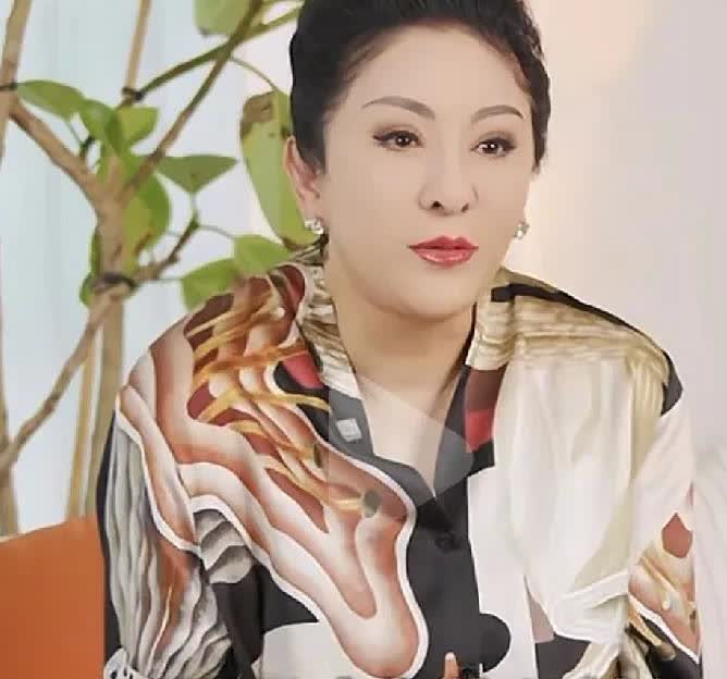 向太在郭碧婷婚前就承诺给她买地。婚后，有次郭碧婷和她说，她娘家附近有块地