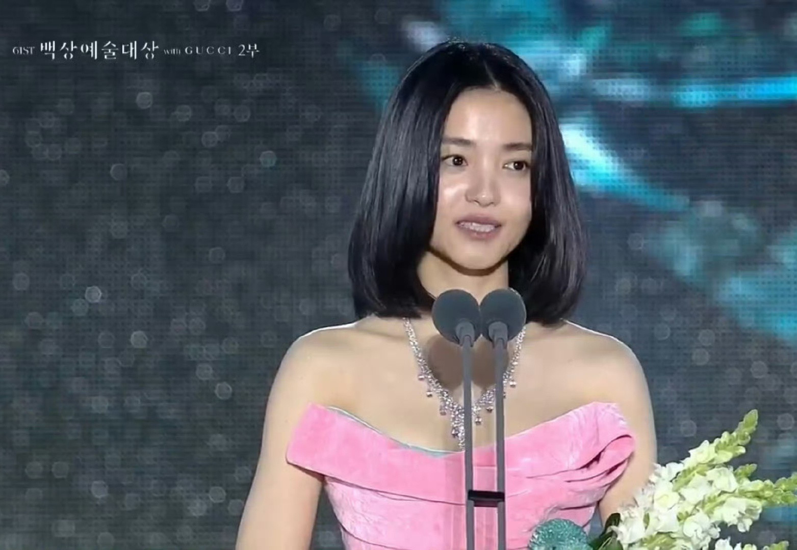 金泰梨二封百想视后确实很漂亮也很有气质，演技也非常厉害，恭喜了！[墨镜][墨镜]