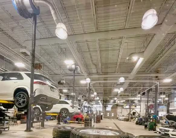 每次陪老公去4S店保养车，我都哭笑不得。店里明明有宽敞舒适的休息室，提供免费茶水