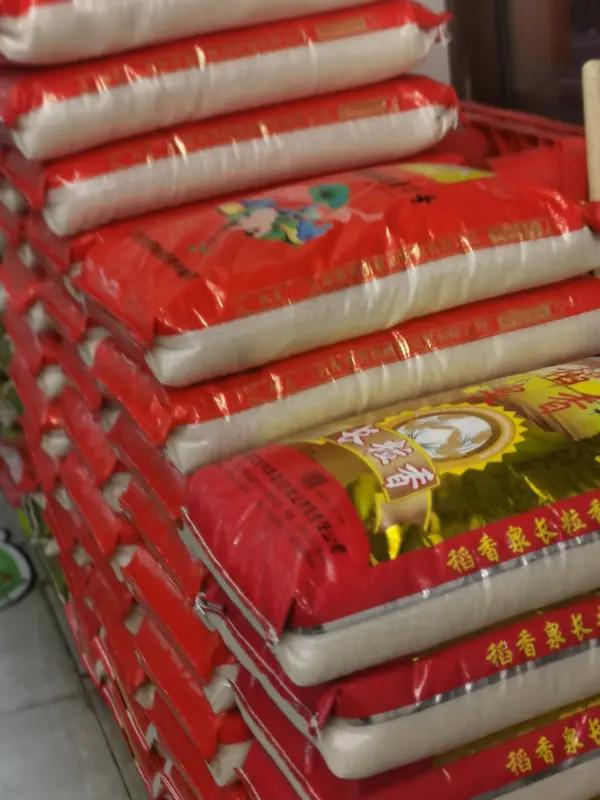 疯了！呆呆杀猪宴一天蒸1000多斤大米，30口大铁锅连轴转，全村老小齐上阵“