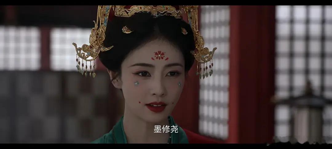 只有我觉得白鹿这个妆造很不好看吗