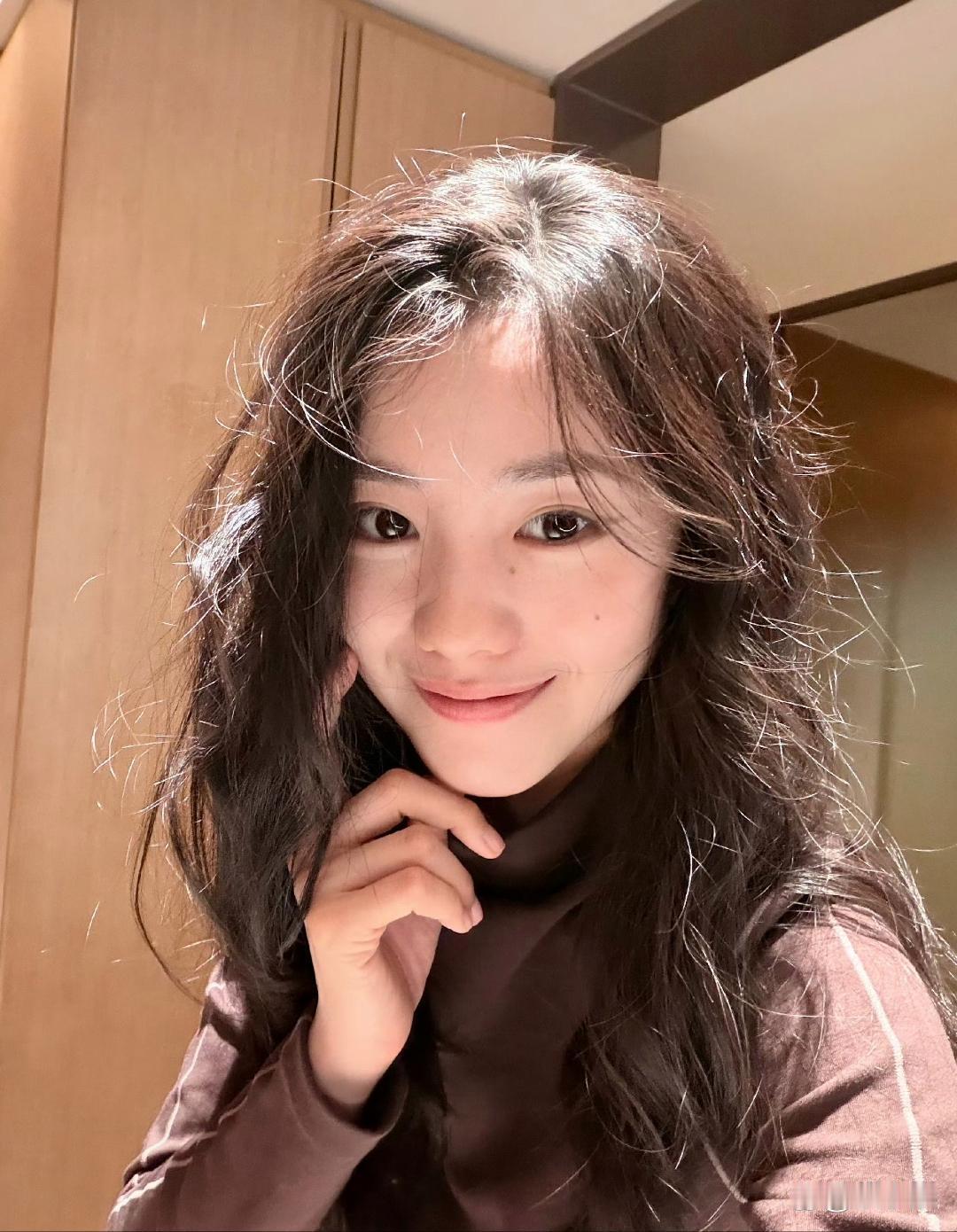 刘浩存不化妆的感觉还真是有点普通！