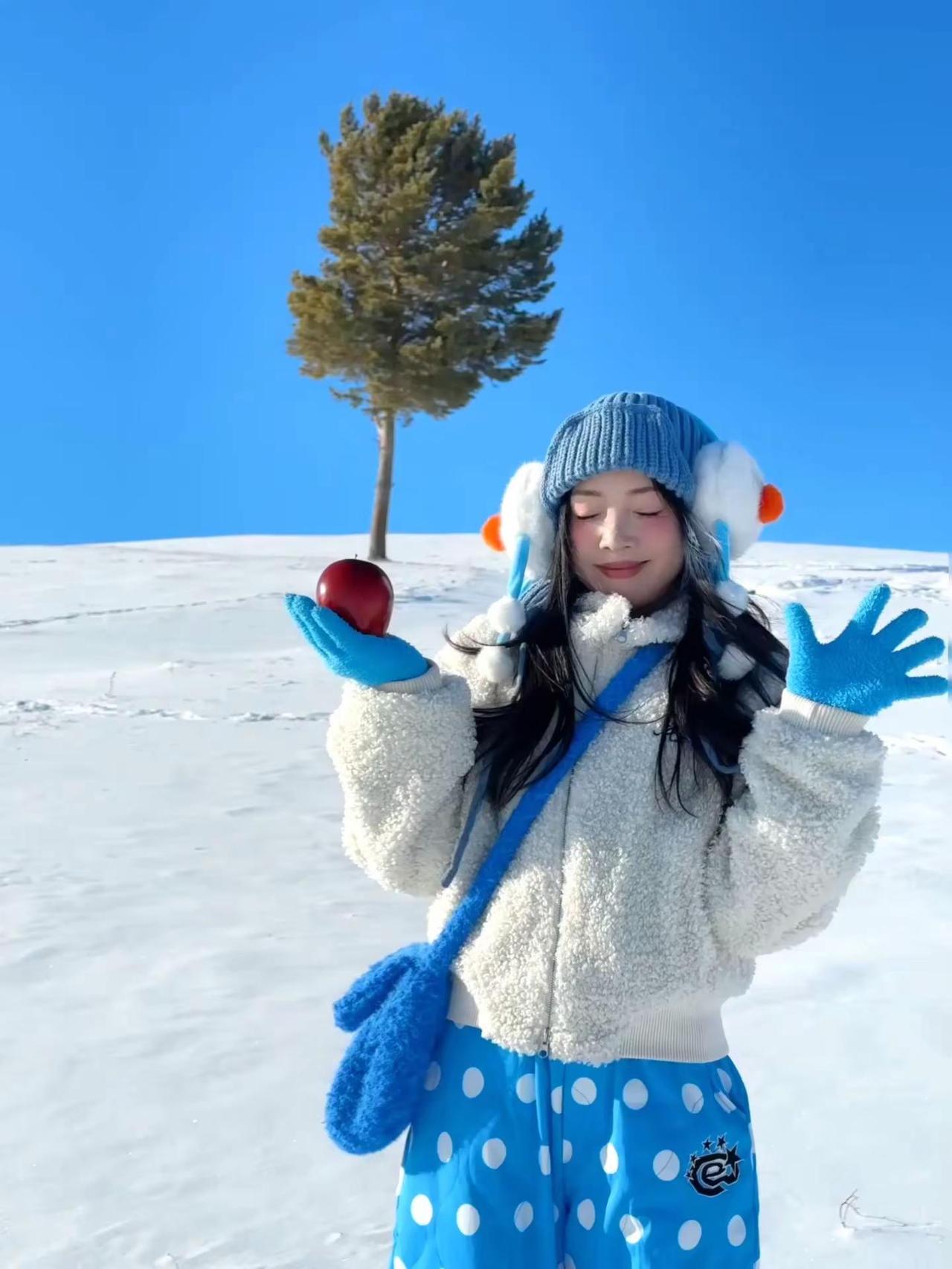 在阿尔山和孤独树拍到合照啦！好好看～当我在雪地里拍照孤独树阿尔山阿尔山火