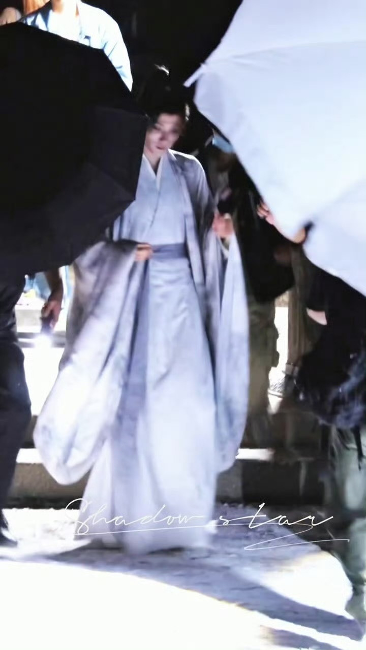 檀健次新剧夜戏生图路透，来看看这剧造型