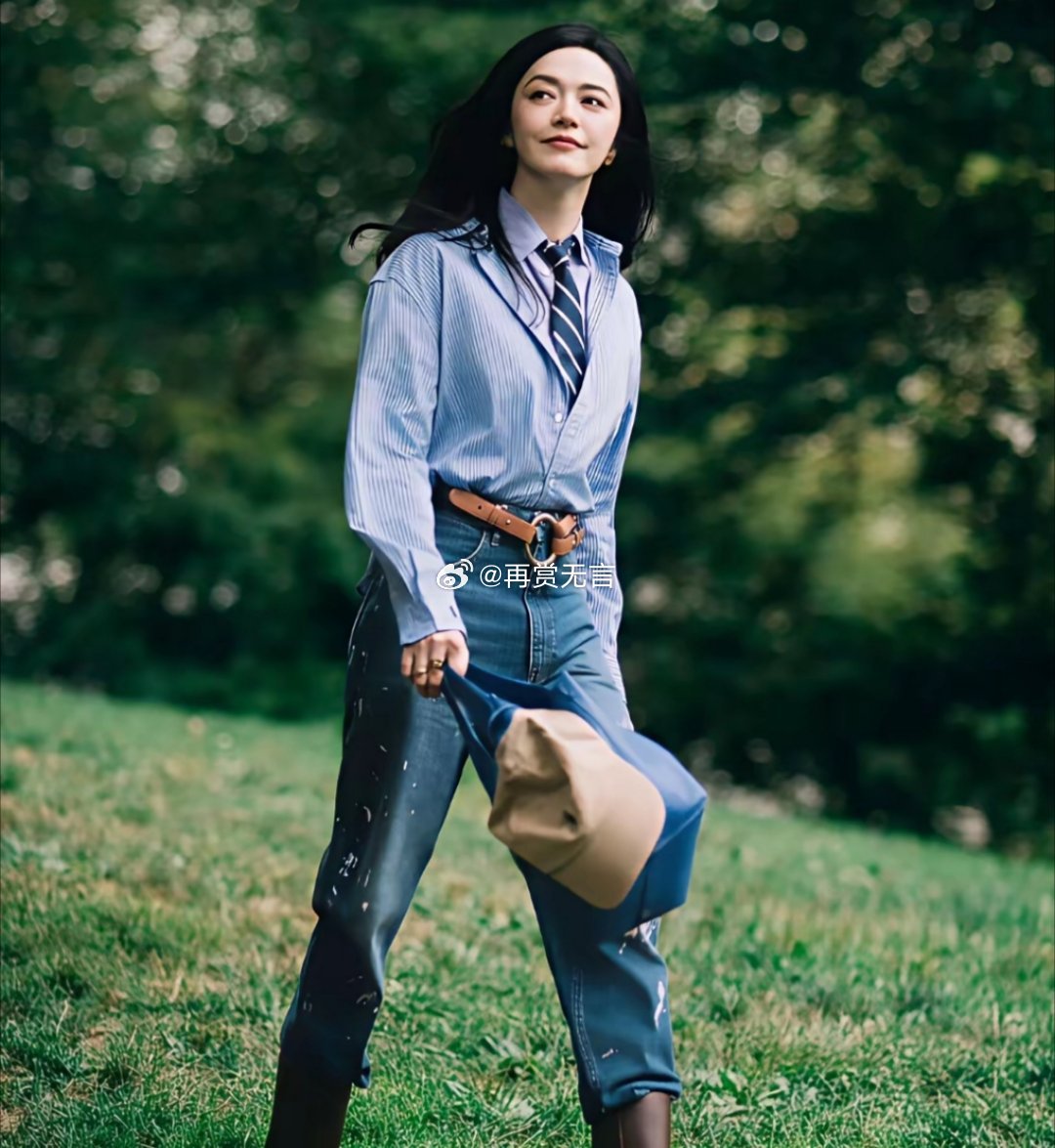 看到姚晨现在倾国倾城的状态，凌潇肃不后悔才怪。