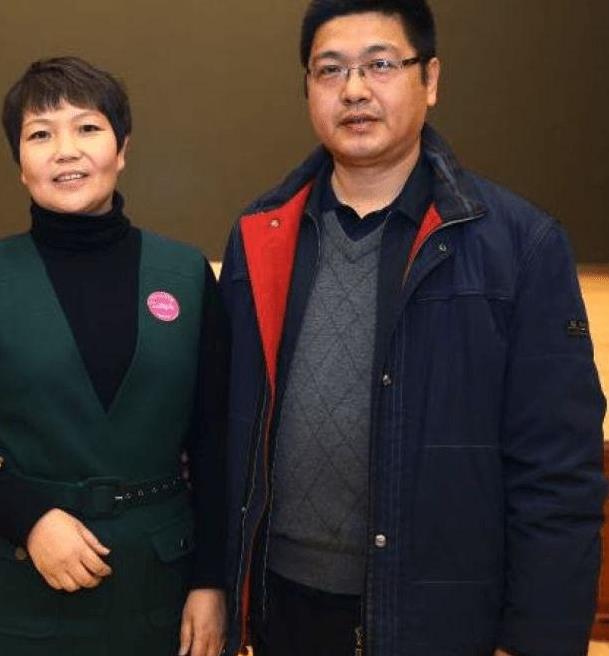 2009年，河北石家庄，37岁女子已供养丈夫攻读硕博6年，丈夫在大学当经济学教授