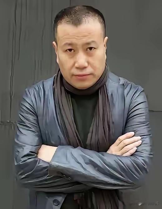 央美又一位教授的作品引发争议了。网传这是中央美院中国画学院教授刘庆和的这幅水墨作