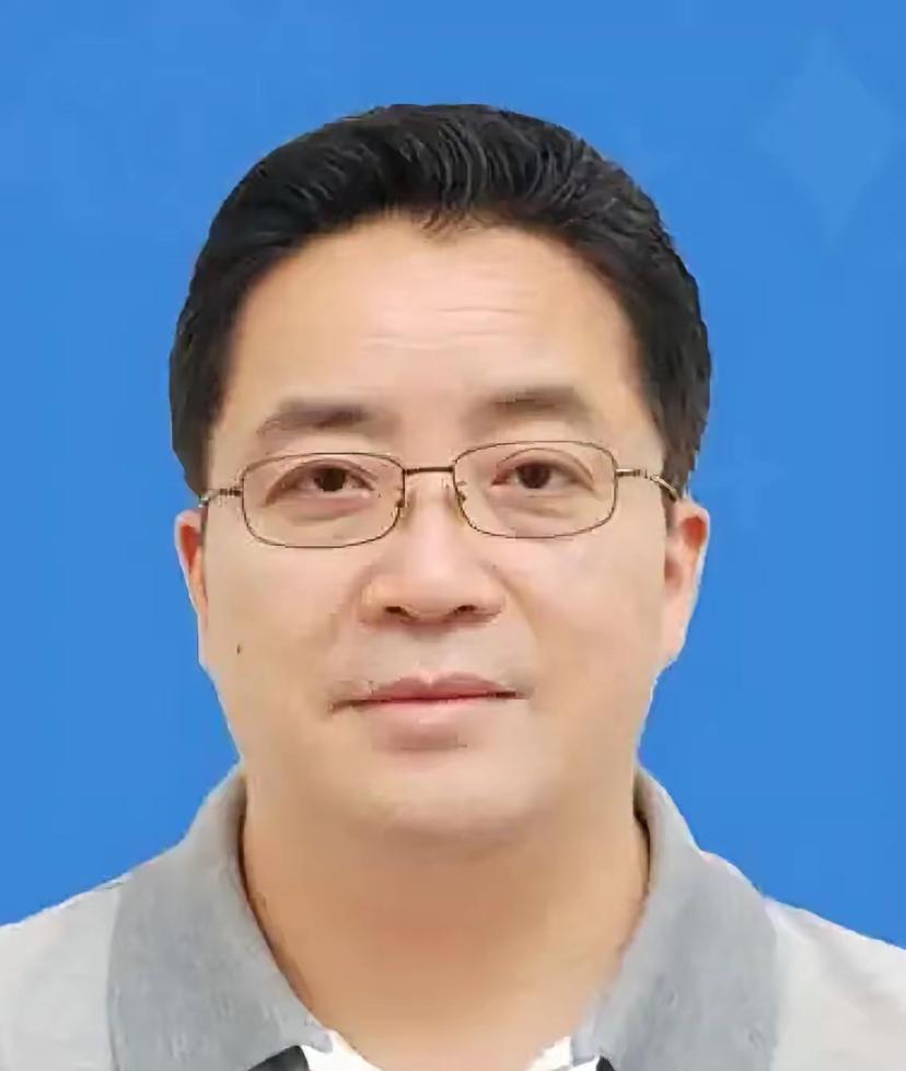 五一假期刚开始，四川传来一个雷。4月30日官宣，一位刚办完退休的副厅级干部被