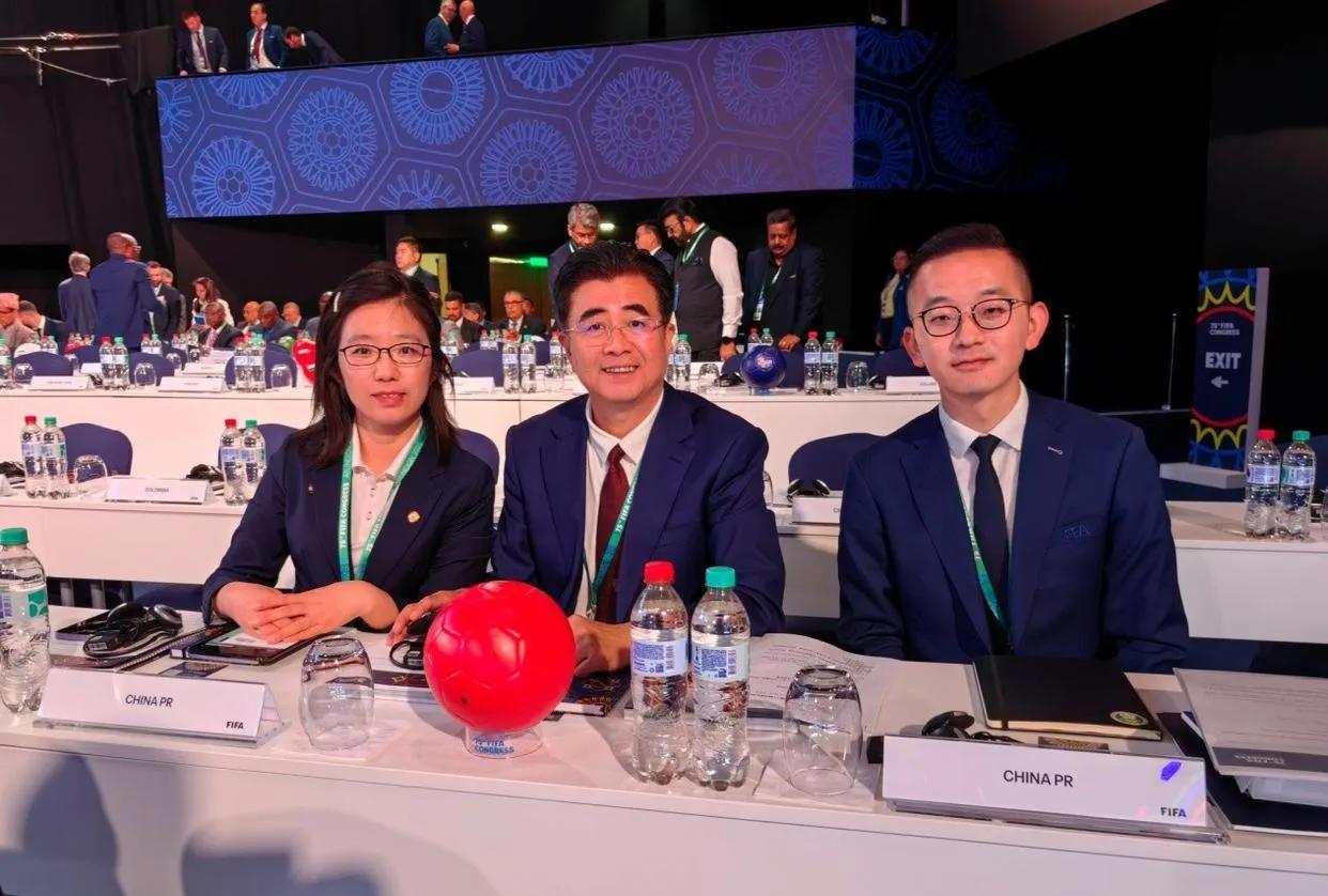 国际足联大会，中国足协坐的位置又被球迷嘲讽——差生的座位！实力决定位置，中国足