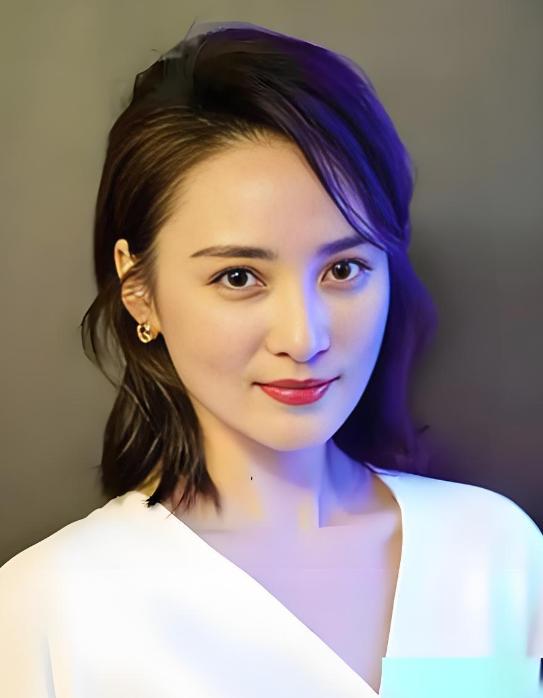 演员蒋勤勤说年轻时候那颜值，真不是瞎吹的，当年考进北京电影学院，一进校园