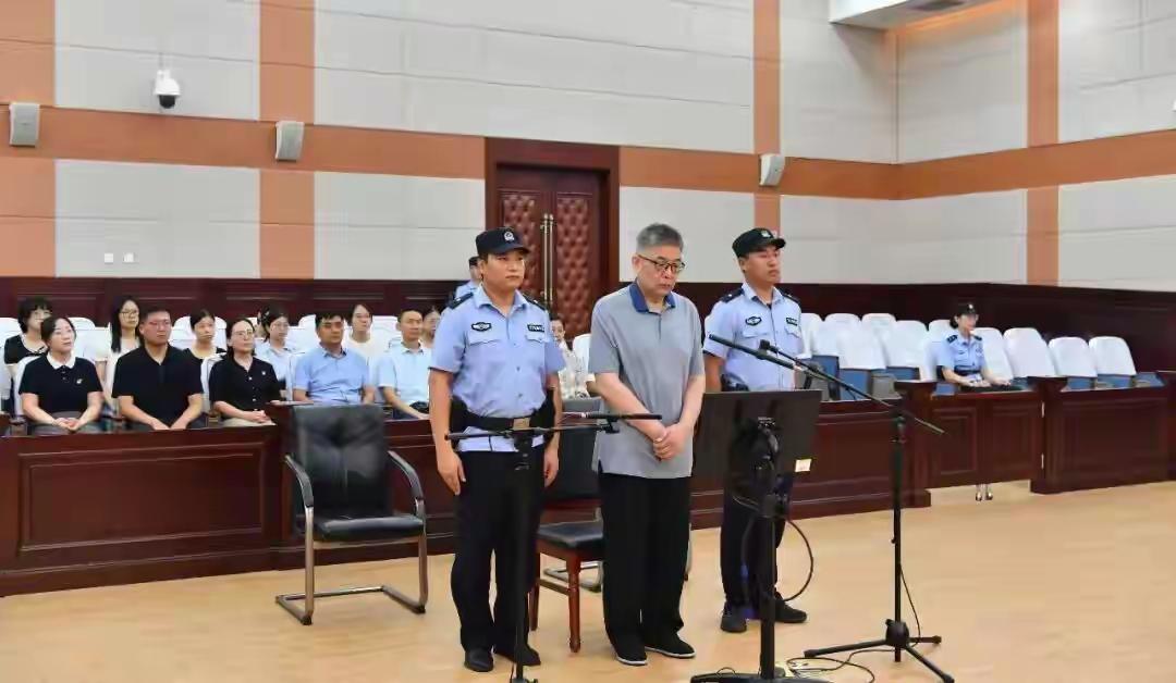 退休公职夫妇离婚分割近亿家产，巨额资产疑点敲响反腐警钟2026年6月，中国