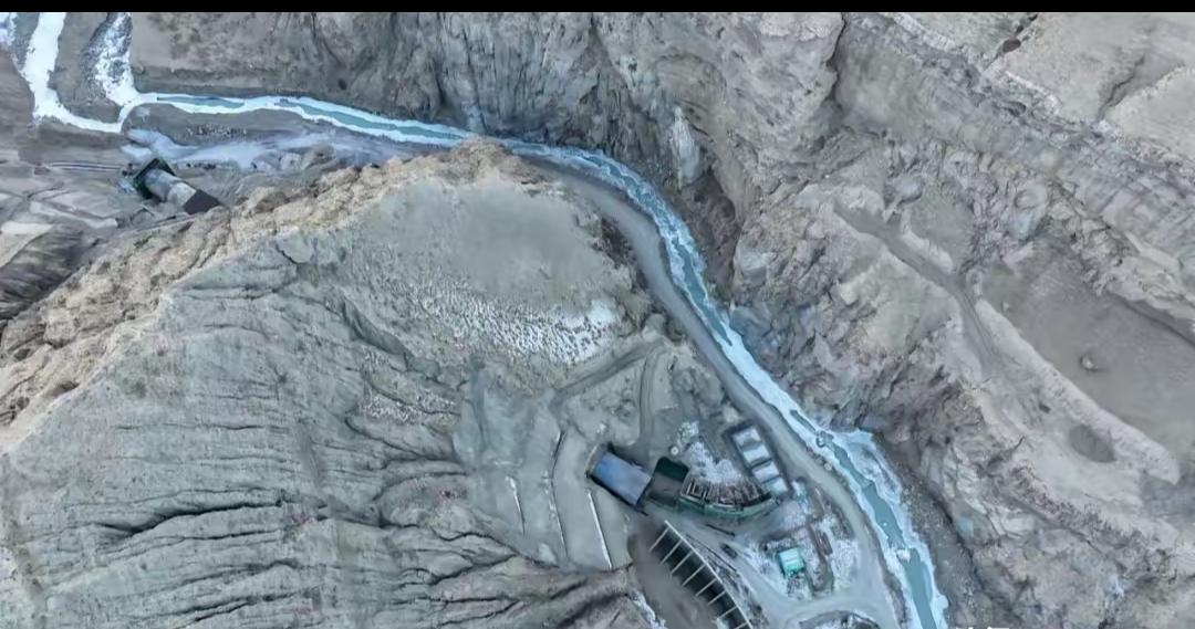 2026年5月16日，新疆生产建设兵团第二师三十八团二期水利工程现场。随着最后一