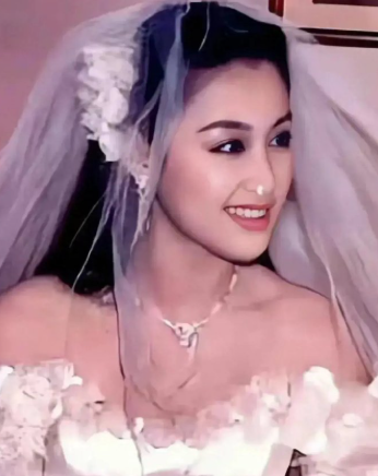 看到章小蕙1988年的婚纱照，瞬间明白钟镇涛当年为什么对她一见钟情了！