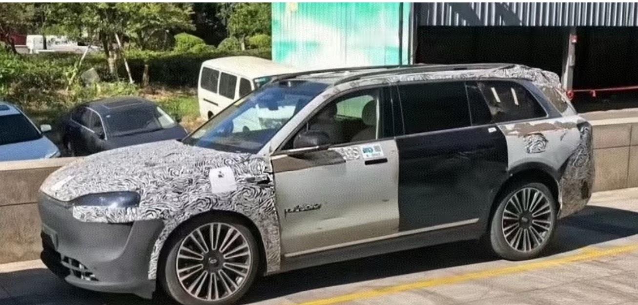 问界M9还要加长？问界M9L这是？这也太长了吧....这得带后轮转向了吧，要不真