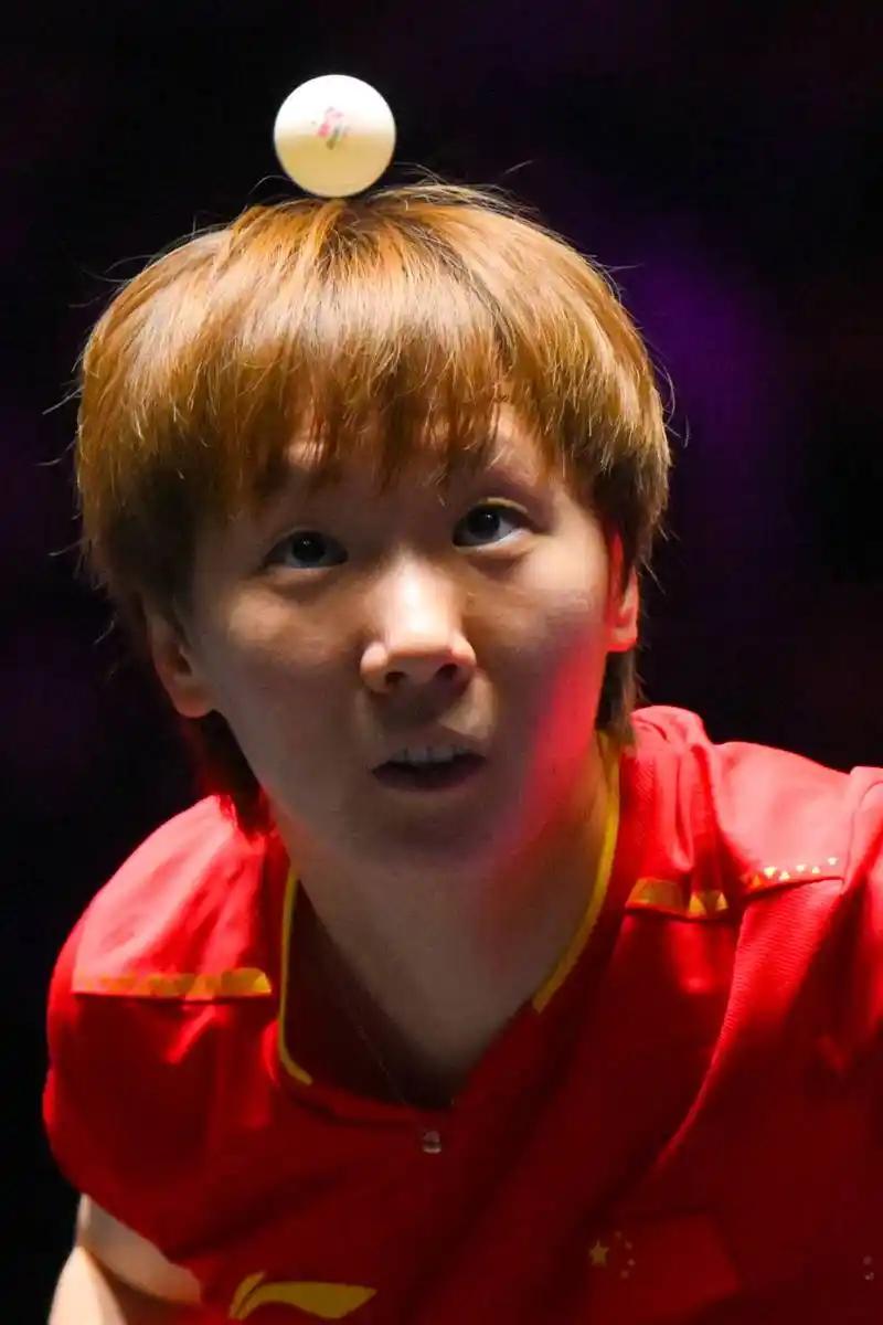 王曼昱退赛乒超，不仅是个人的休整，更暴露了国乒女队软肋。她一退，王励勤最担心的梯