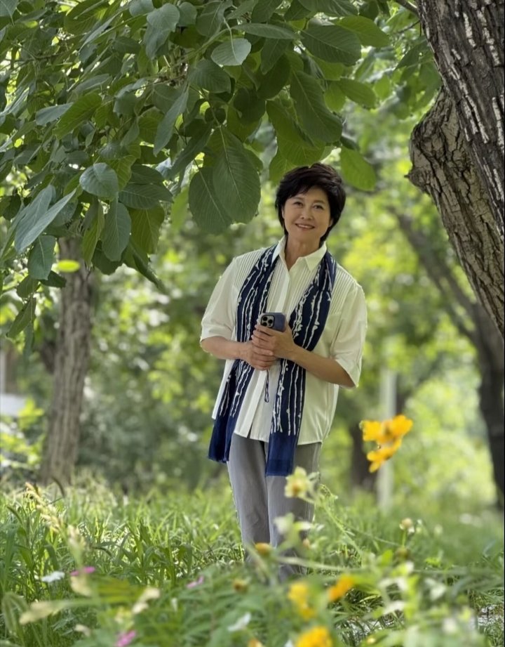 #敬一丹留言感谢这世界让我走过#今天早晨，敬一丹老师的女儿王尔晴发布讣告，证实敬一丹因急性脑出血抢救