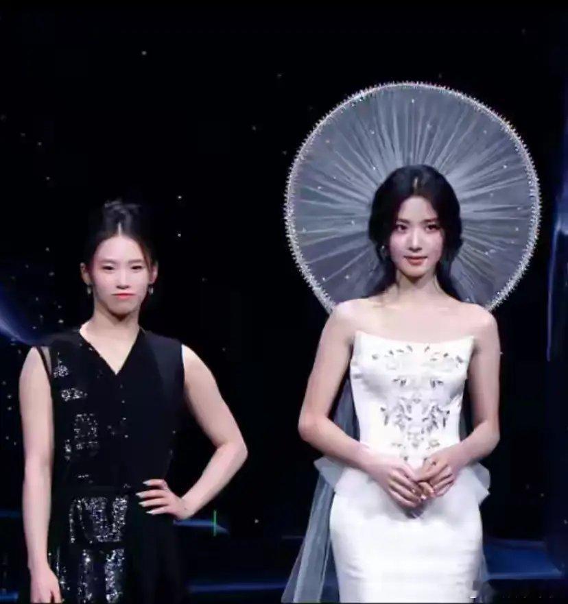 看陈芋汐和卢昱晓的同框，才知道普通人和明星的差距有多大卢昱晓呢，一直被网友嘲脸普