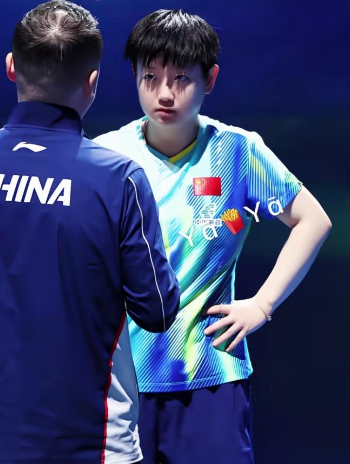 最近的孙颖莎真的肉眼可见地变瘦变美，整个人越来越精致、越来越好漂亮了。褪去了往日