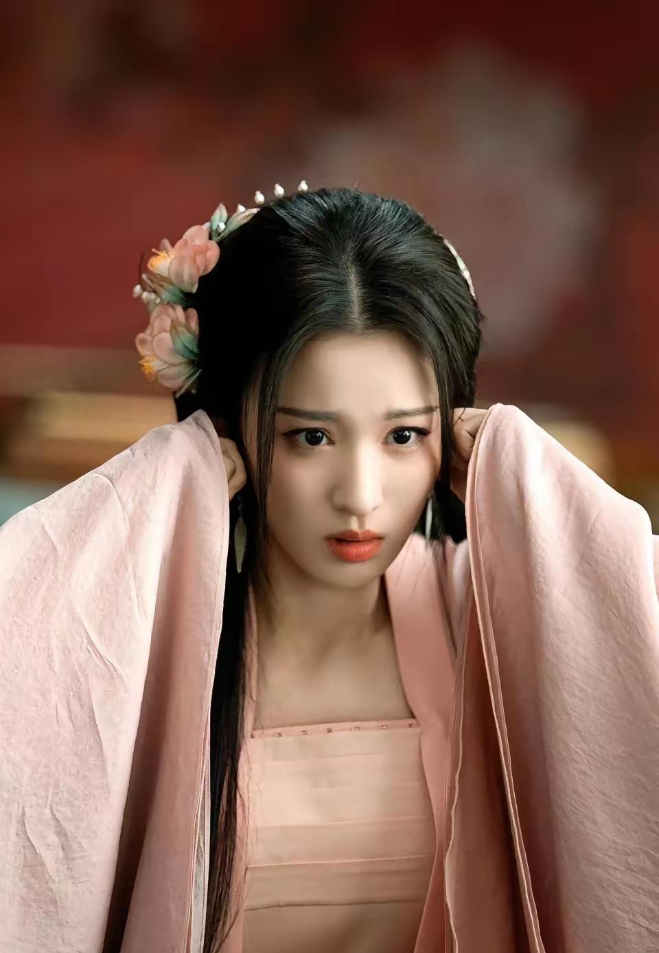 我闺蜜是做艺人助理的，跟我说了一个真相，像王楚然这种身体突然垮掉、频频不适的问