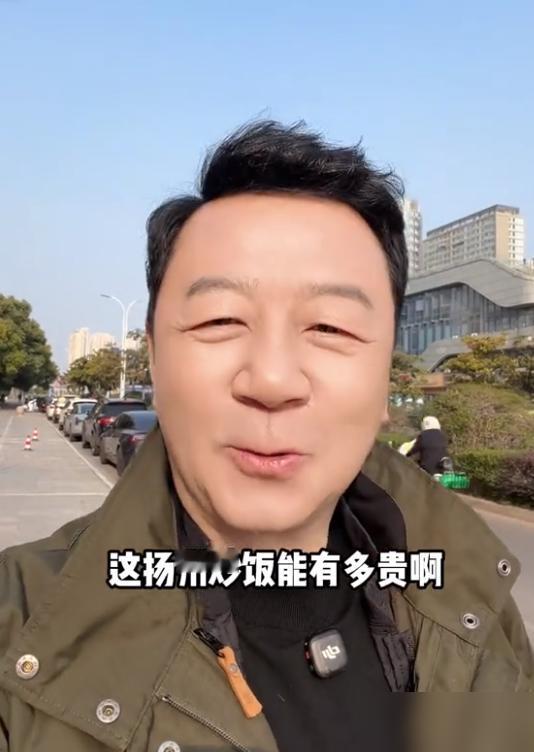 你敢信？588元的扬州炒饭端上桌，郭涛嚼3口直接拍桌：跟58的没差！老板亲自