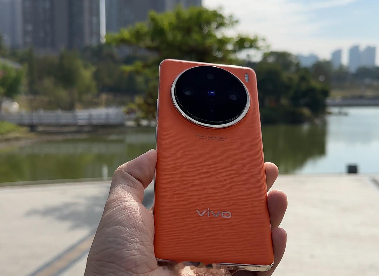 vivoX300价格定价策略很精准。最多人买的Pro512G版，卡在599