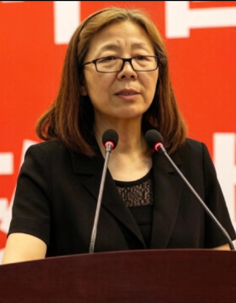 中国人保原女副总裁被查，1982年同济大学毕业高材生，当年22岁左右，现年应该6