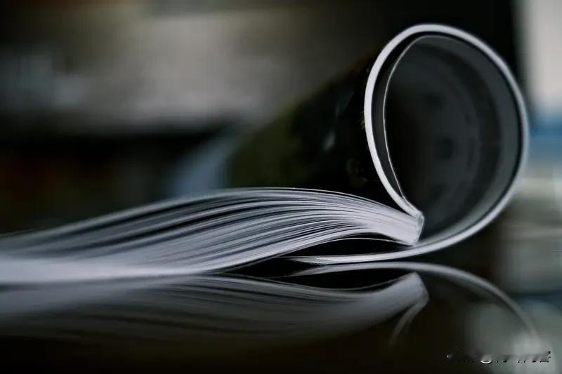 职称评审期刊如何区分真假期刊?应该评审小组有份承认相应等级的期刊的名单，凡名