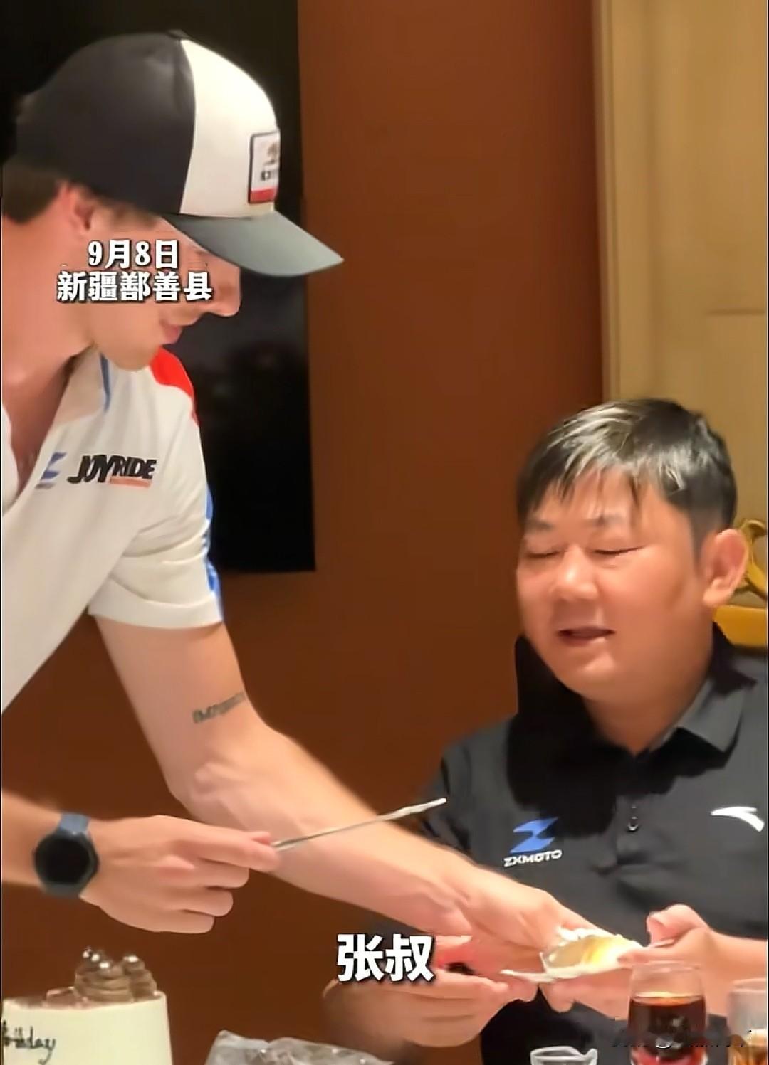 张雪机车新签的外国车手托比亚斯喊张雪张叔，谁说外国小孩哥不懂人情世故了，9月8日