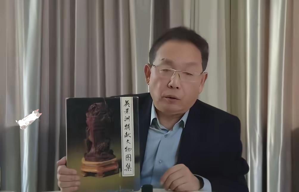 南博的事还没平息，又一个重磅消息砸了过来。就在国家文物局开始调查南博的时候，