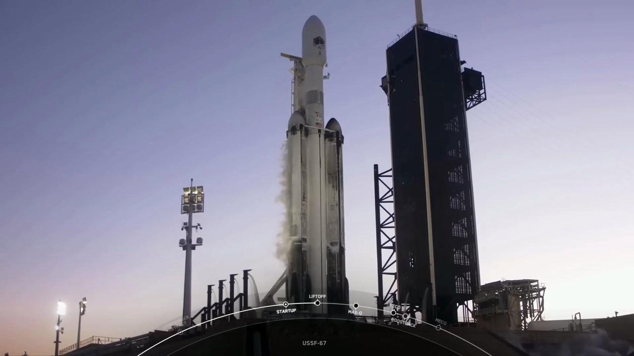 太秀了！SpaceX“猎鹰重型”再发力，6吨巨无霸卫星直奔太空，亚太通信要升级？