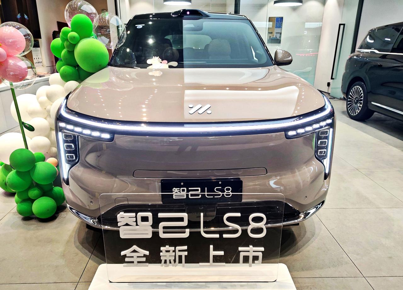 跨时代科技旗舰《智己LS8》智己LS8于2026年4月16日正式上市，定