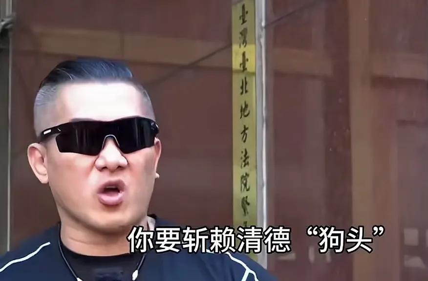 民进党搞馆长终于被他们抓到了个借口，连警察都开始下场了。从整个过程来看，我觉得