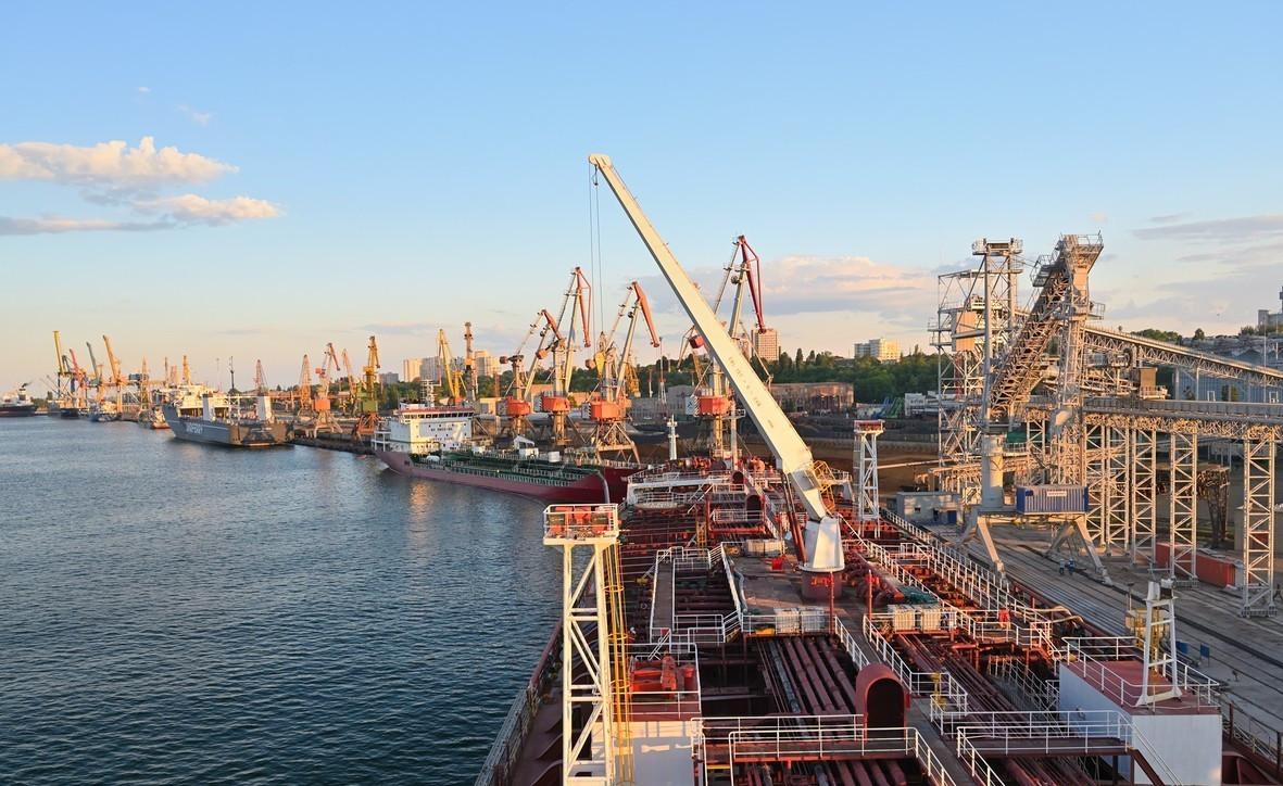 乌克兰是真敢干啊！直接把俄罗斯惹到怒火中烧，波罗的海的关键原油港普里莫尔斯克，被