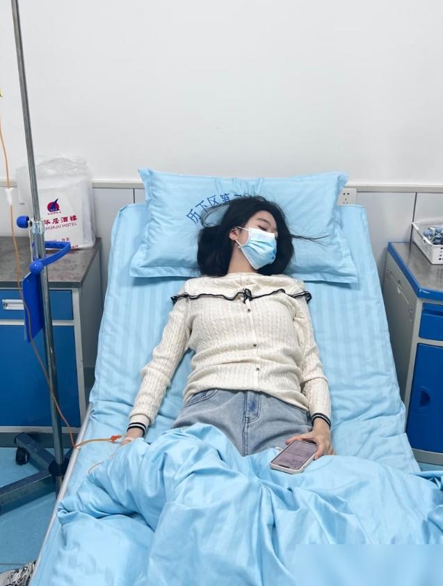 一个17岁的女孩，因为拉肚子去医院，结果肠镜一做，医生沉默了满肠子密密麻麻的