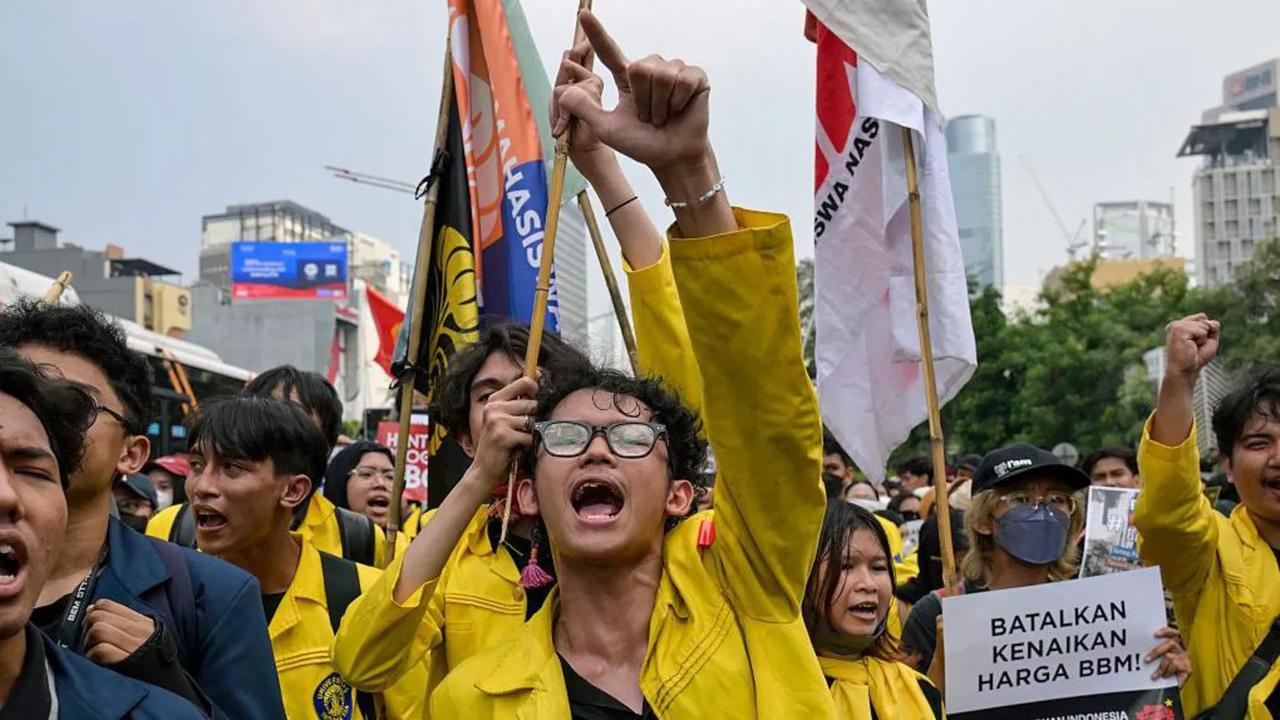 哎呀，这不巧合吗！!美国遏制中国，算盘打在这里。就在印尼对美国要求军机飞越