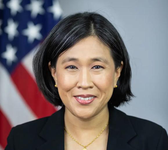 最近半年，全球航运圈最热闹的事儿，莫过于美国针对中国货轮搞的那套高额靠港费。主导