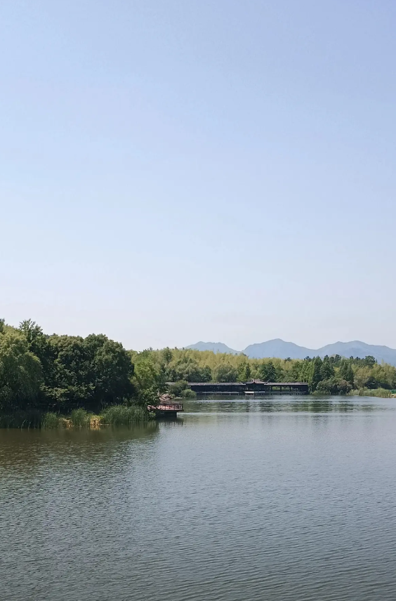 一个水库承包商说：水库是我花大钱承包的，麦子旱死旱不死不关我的事，要想放水浇地就