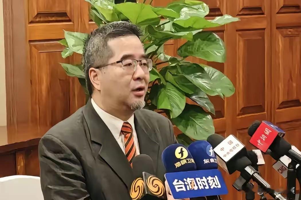 国民党代表团终于启程了。国民党代表团总算启程访陆，这事全世界都在盯着，心里都