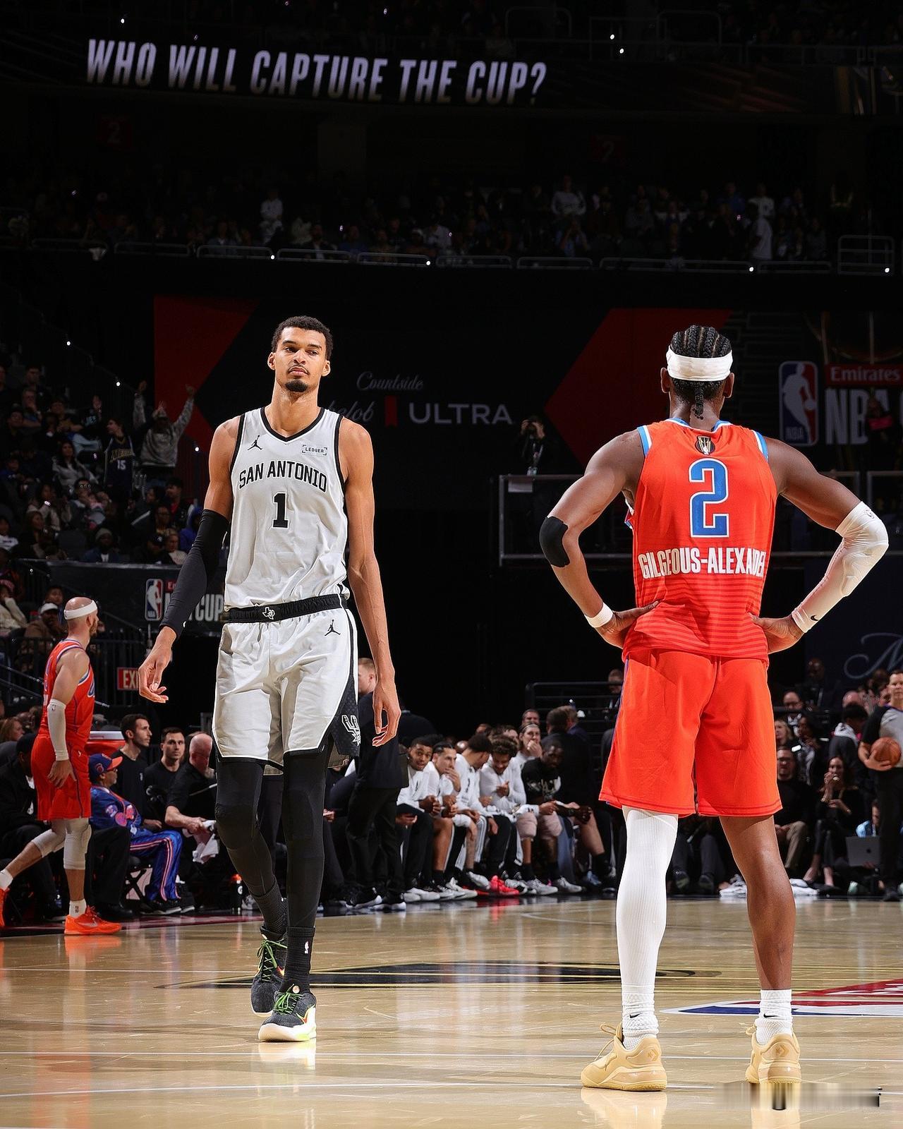雷霆与马刺本赛季交手战绩：第一场：雷霆输了2分（NBA杯半决赛）第二场：雷