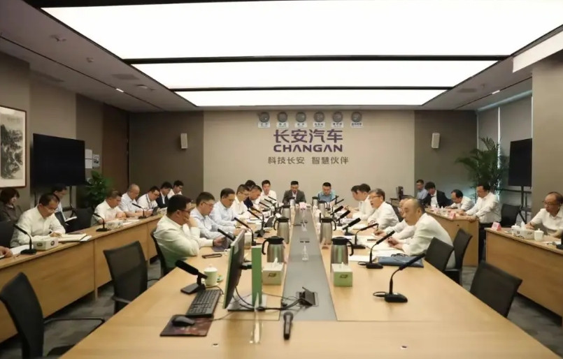 重组前夕兵装和东风动作不断在东风和长安重组进入关键时刻，兵装集团总经理周治平到