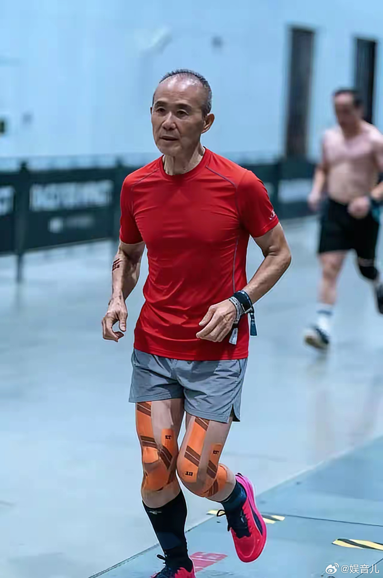 今天看到个关于王石的数据，看得我直摇头。一年365天，这老哥硬生生能运动超300