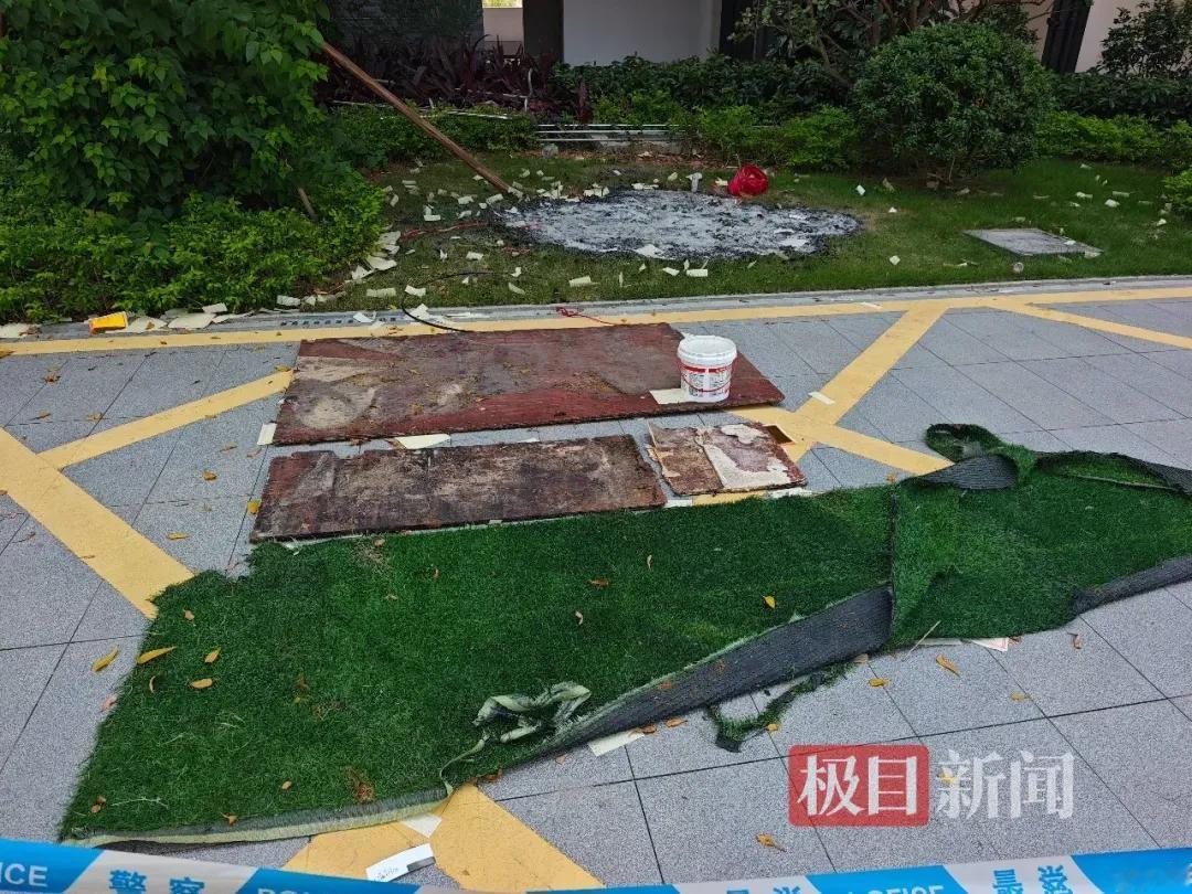 假草皮盖住致命井口，广州小区草坪致人坠亡，假草皮掩盖的隐患该谁负责？10月